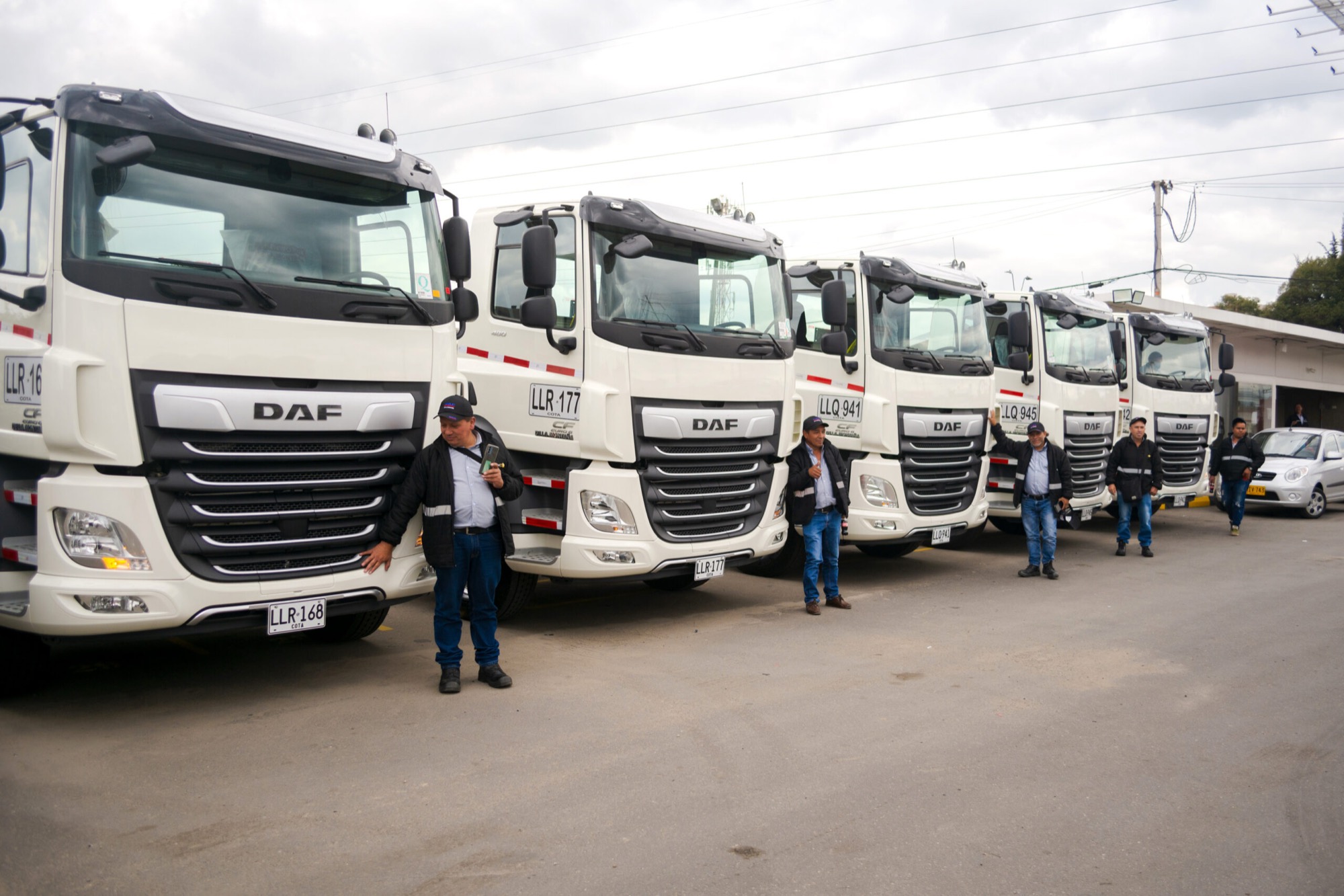 Tractocamiones de flota propia formados en patio